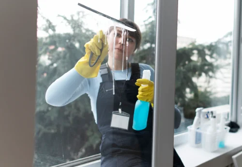 Nettoyage de vitres intérieures et extérieures à Corbeny
